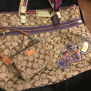 Coach Poppy Tote with wristlet included